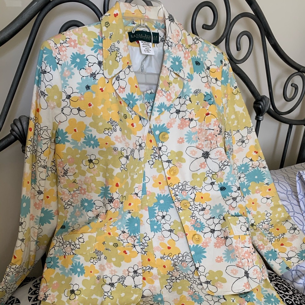 Two-piece floral skirt suit